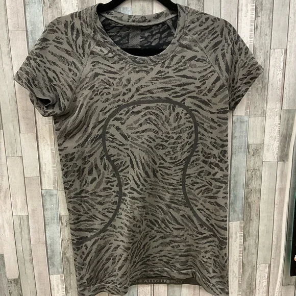 Lululemon Swiftly Tech Short Sleeve 2.0, Primal Clash Black/ Gull Grey Sz 10 - Picture 2 of 4